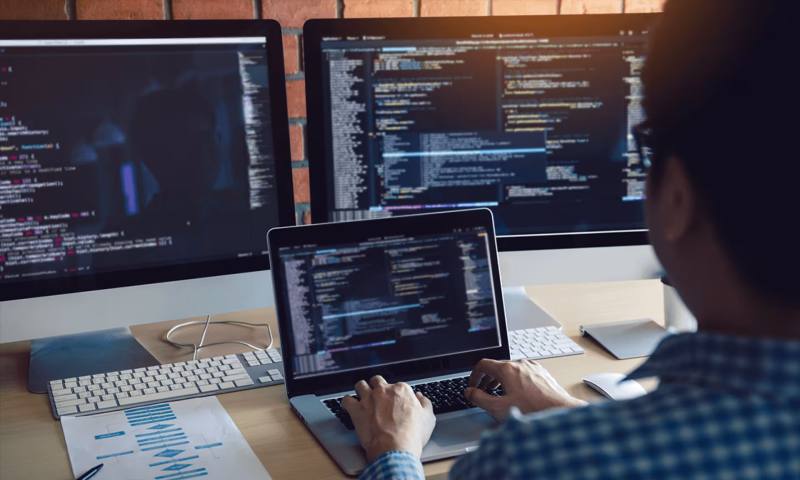数据科学选型:R与Python如何赋能石龙区网站建设?